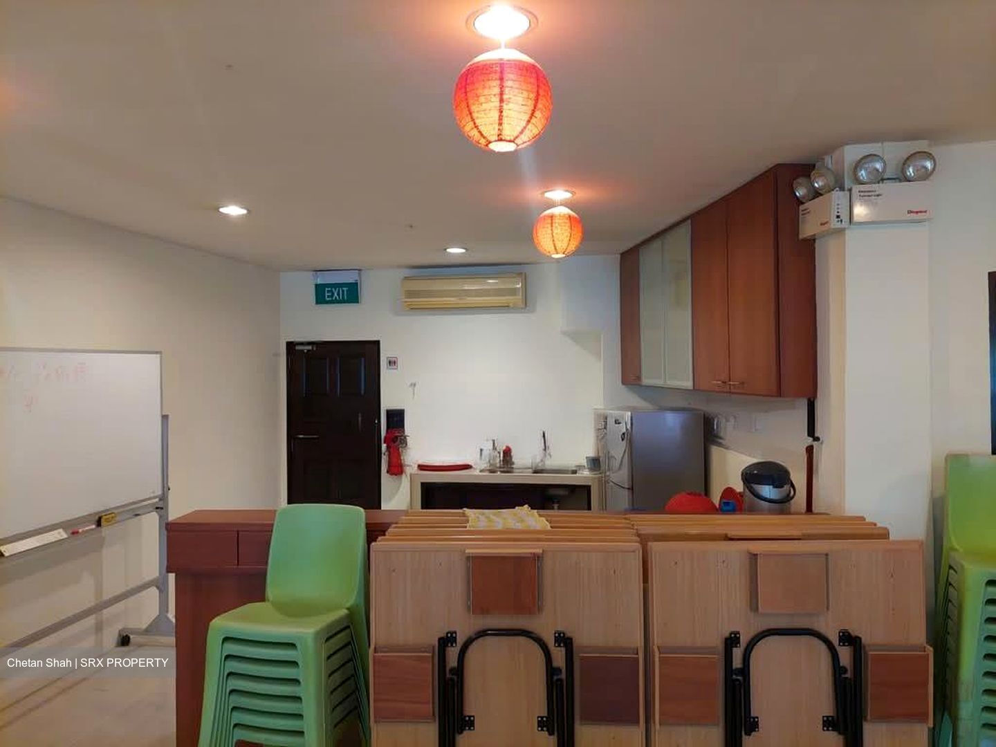 Jalan Besar (D8), Office #547230091